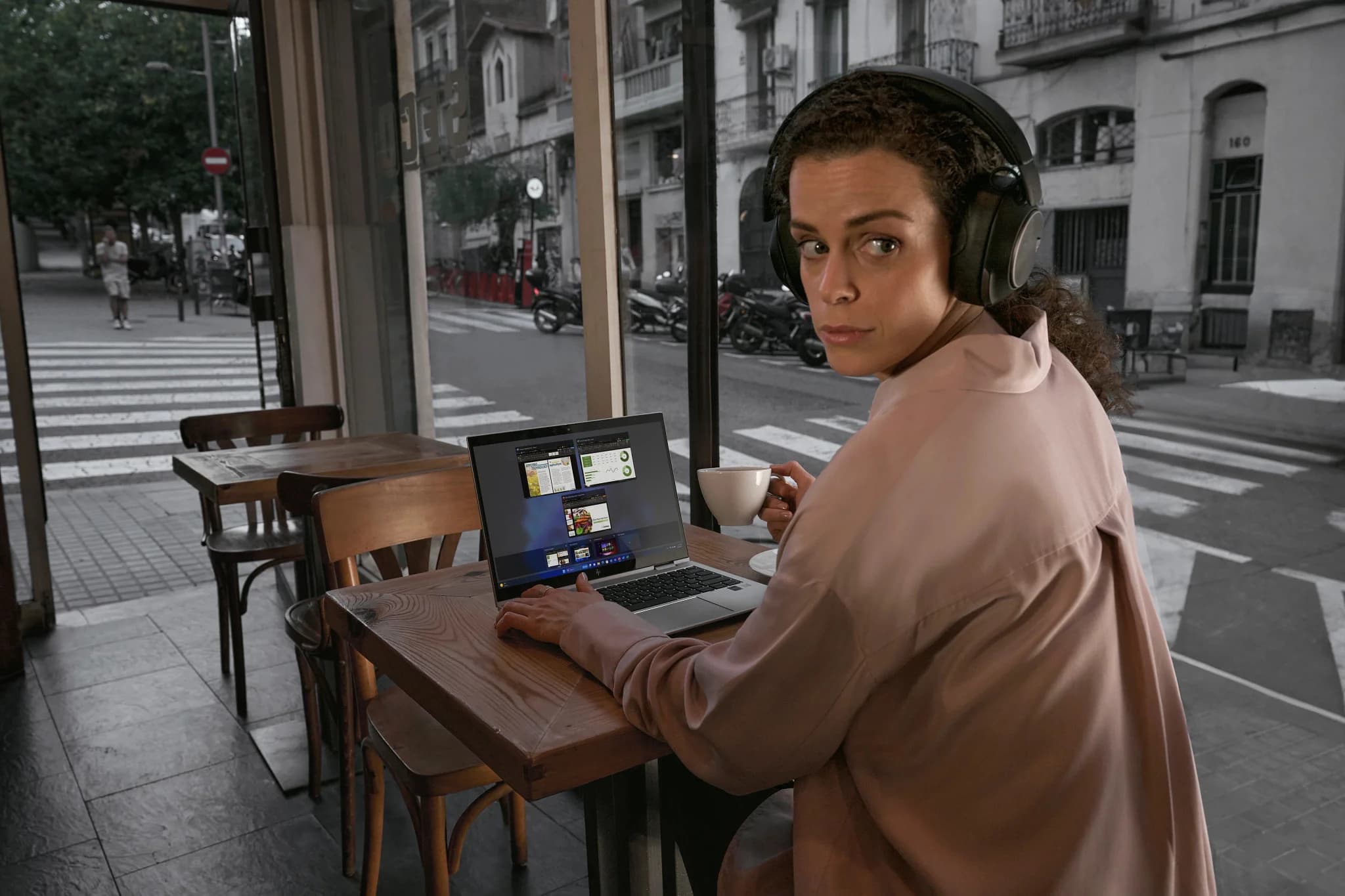 ELITEBOOK 8 G1i 14 U5-225U 16GB 512GB W11P TS IR L-LIFE BATT 5G 3YR DIB